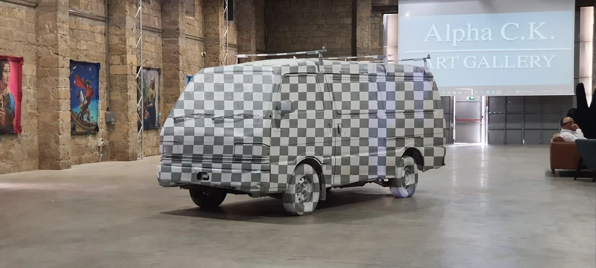 Sam Shennan-hot.singles-paparazzistudio-cyprus-gallery-vehicle-spraypaint-optical-illusion-7.jpg