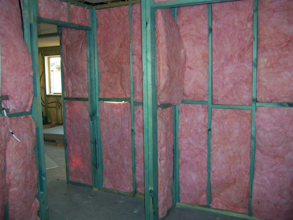 Walls with insulating materials, credits Dxcasters