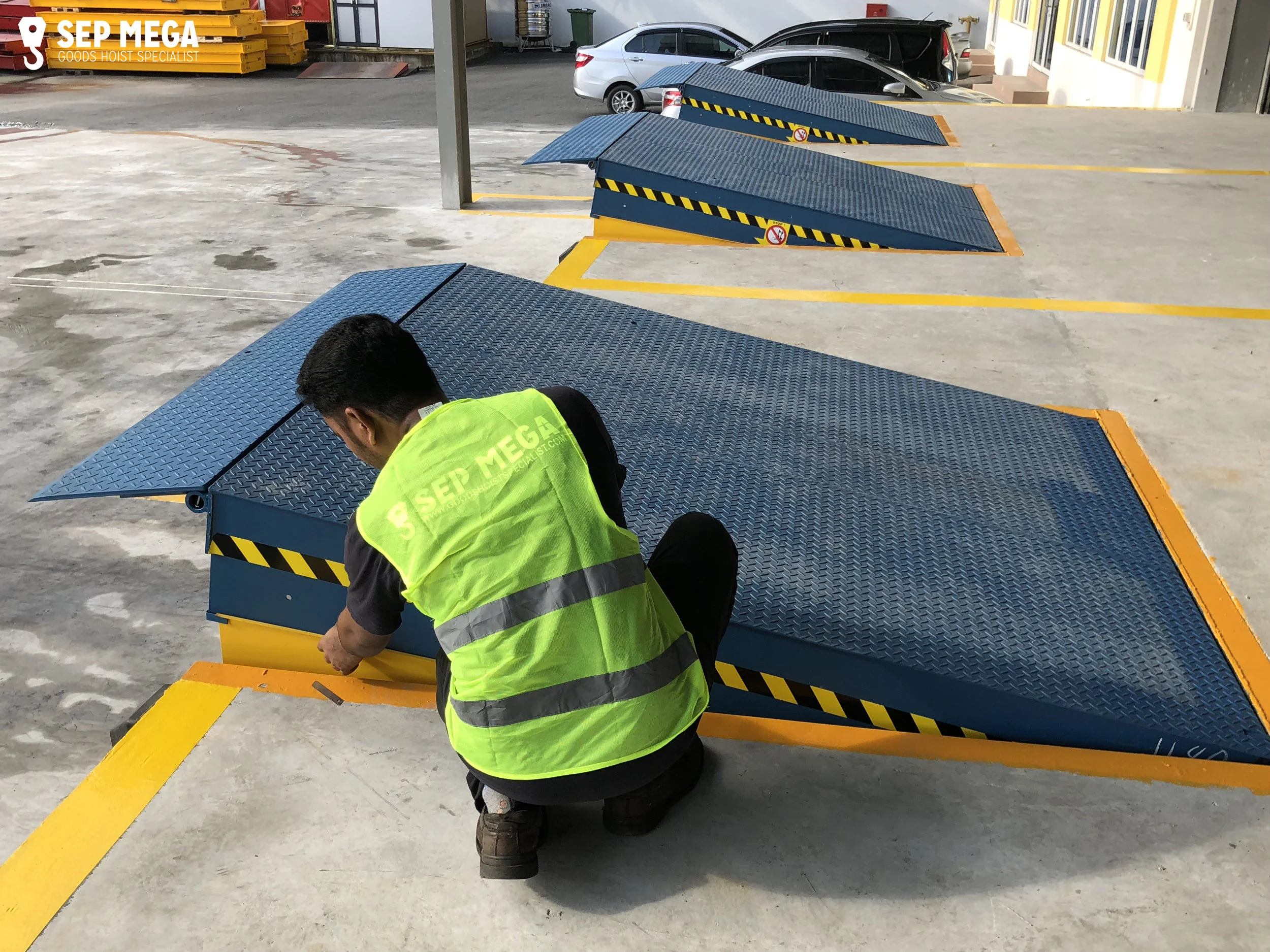 Dock Levelers Malaysia — SEP MEGA MALAYSIA'S GOODS HOIST SPECIALIST