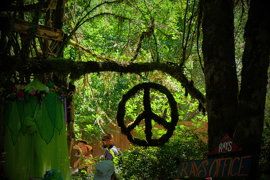 peace and love at the Oregon Country Fair