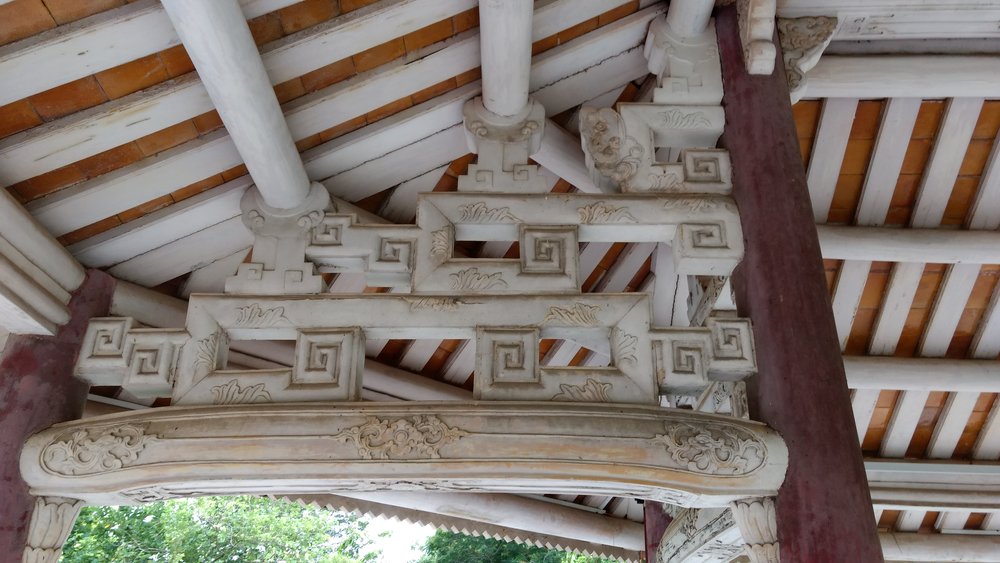 Structural and decorative cloud motif