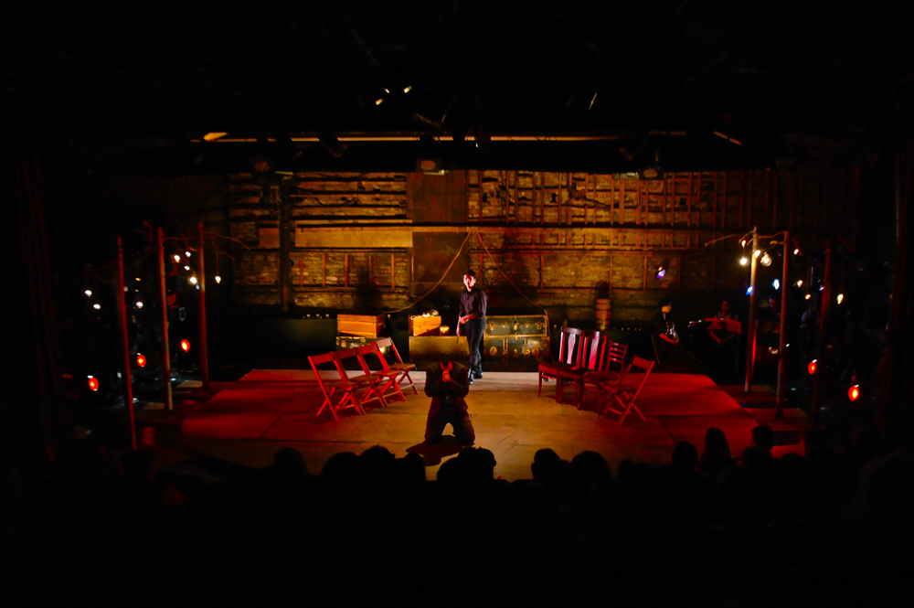 Directed: Steve M. Boyle Set : Rachel Schneider Global Shakespeare Ensamble, 2010.