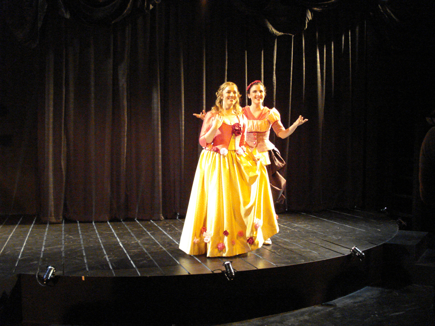 Directed by : Anya Saffir Set : Katherine White Costumes : Amy Sutton NYU Drama, 2009. 
