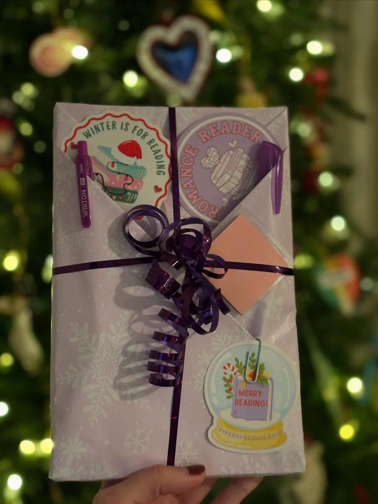 Wrapping some cute little book blind dates and getting ready for a fun and festive event this weekend! If you&rsquo;re local stop on by!! 

#holidaybooks #romancebooks #shoplocal #blinddatebooks