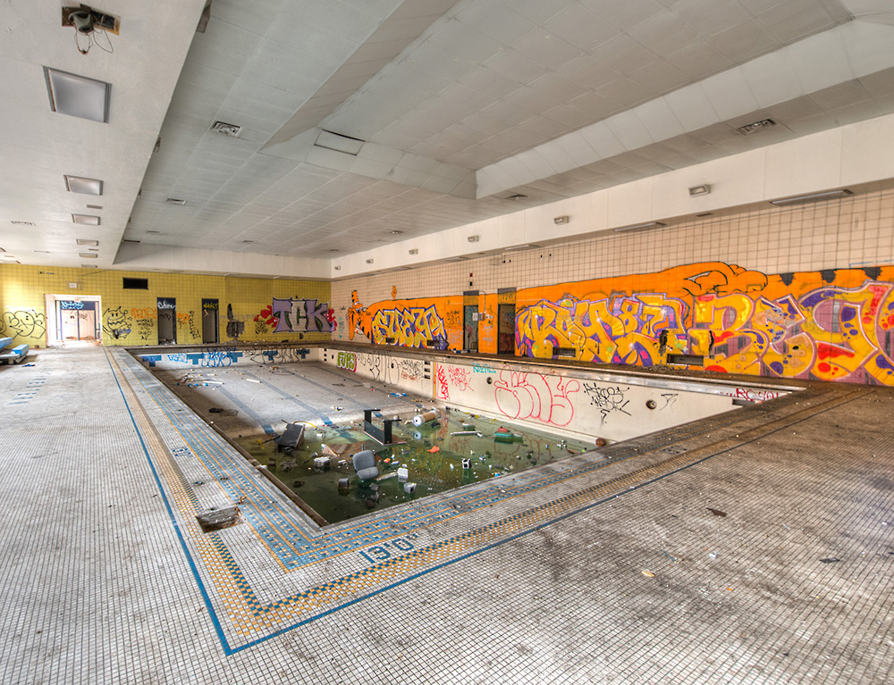 Swimming-Pool_Adam-Jacobs_Abandoned-Spaces.jpg