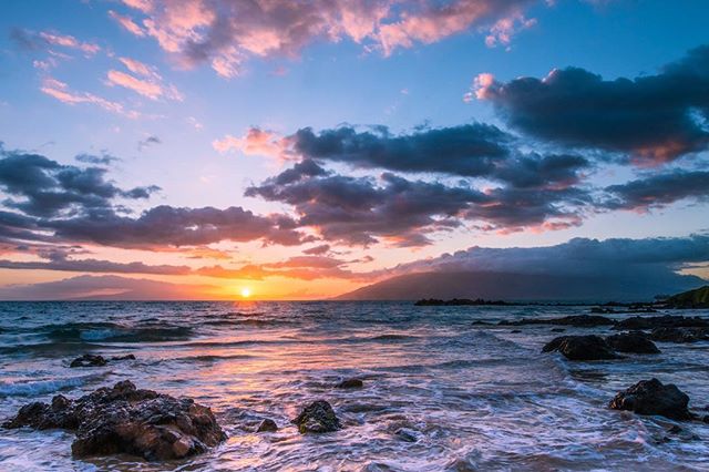 Thinking of all the friends I made in beautiful #Hawaii. What a stunning place - stay safe today in the face of Hurricane Lane 
#maui #travel #sunset #islandlife #aloha #ig_sunsetshots ig_sunsets #seascape #beach