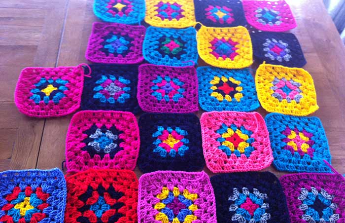 Making a really colourful granny blanket out of crochet | Cloudberry Lane