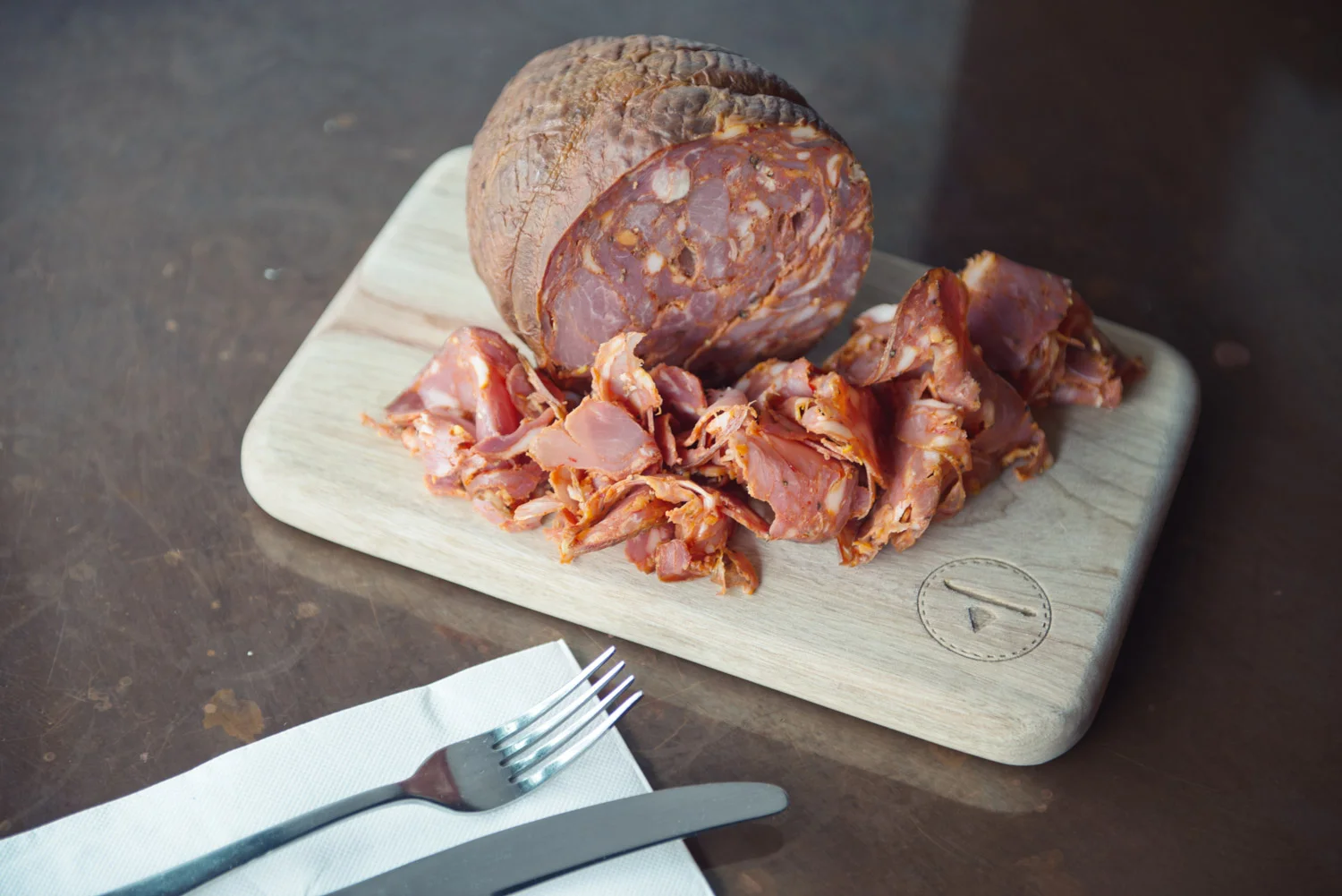 Is there any way of improving a rustic, spicy pork sausage? Throw some rum in that bad boy and you've got Morcon, my friend! This coarse, smoked Spanish sausage is the perfect thing to fire up your taste buds at the beginning of a meal - get around it before it goes.