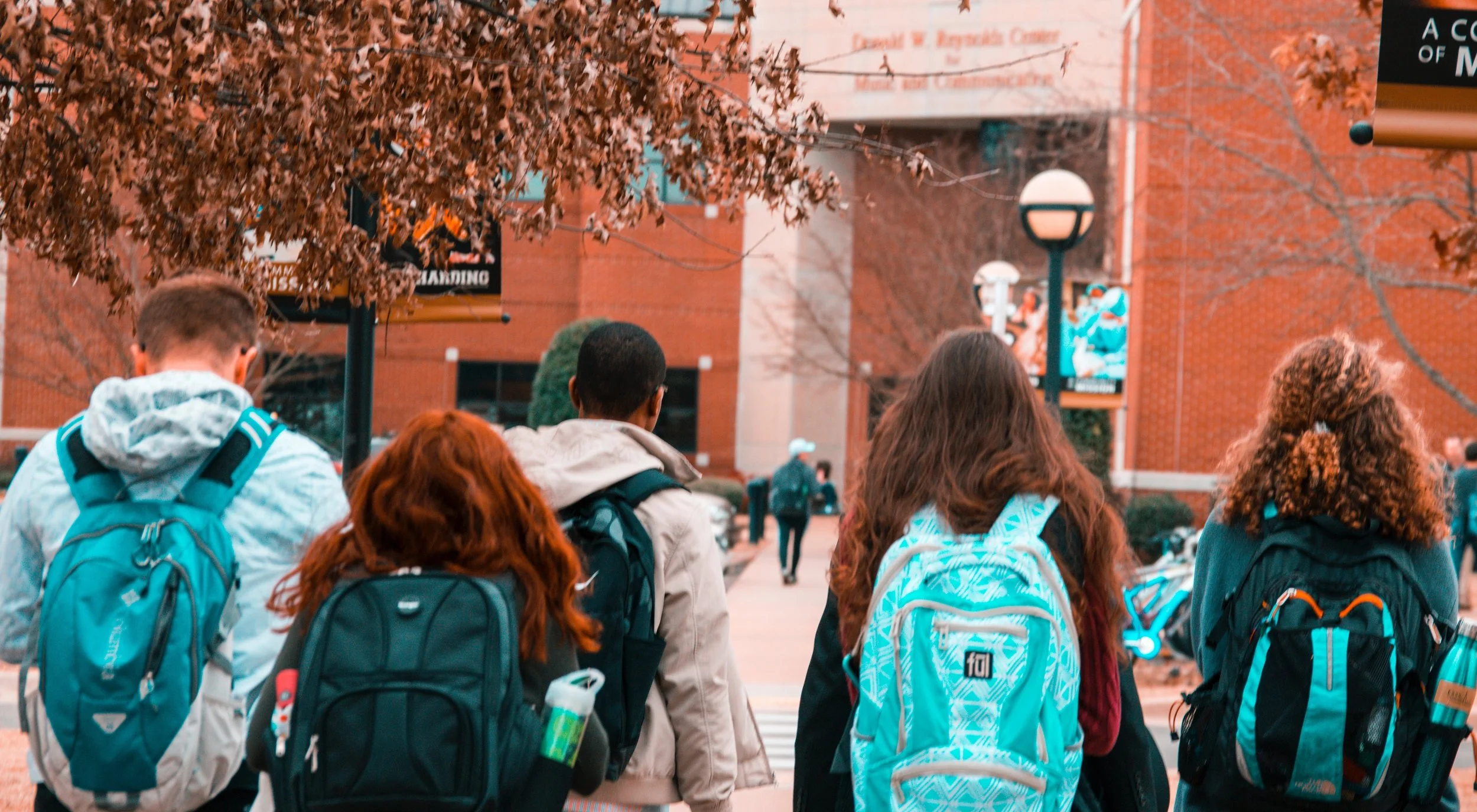 backpacks-college-college-students-1454360.jpg