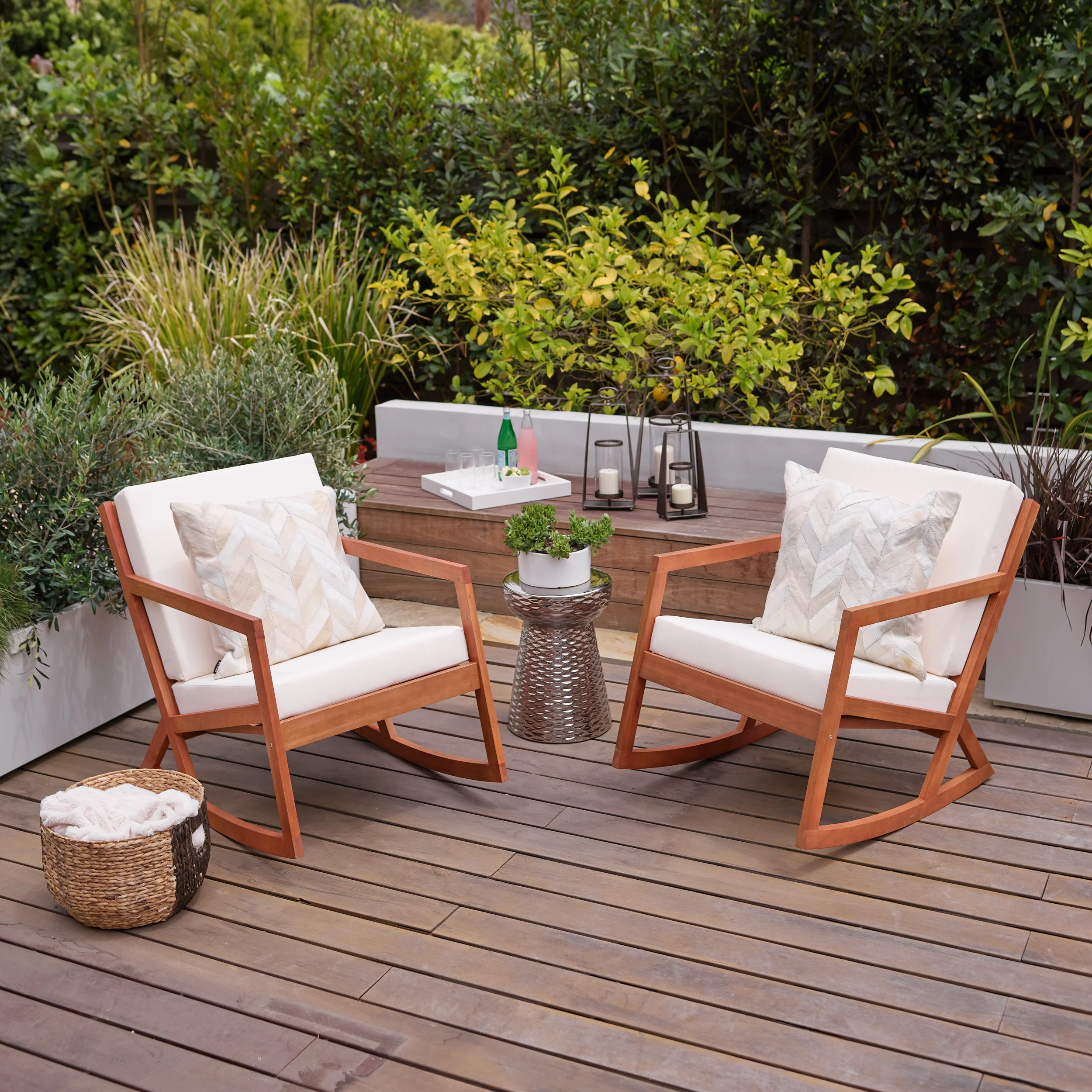 41738_219340_Q2_June_POV_H_PG_Patio_Contemporary_1198.jpg