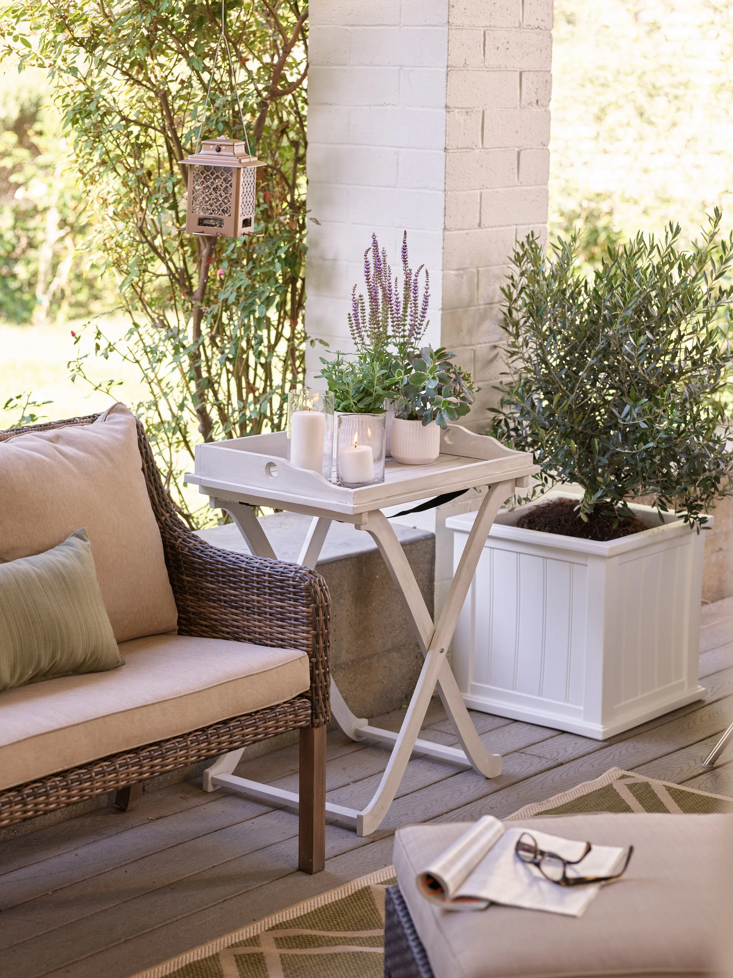 41738_219336_Q2_June_POV_H_PG_Porch_Decor_0973 1.jpg
