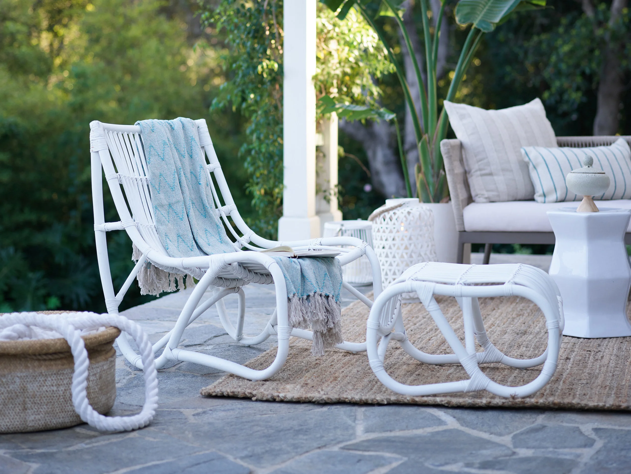 43954_CostalLivingP1_Home_PatioGarden_Modrn_32570.jpg