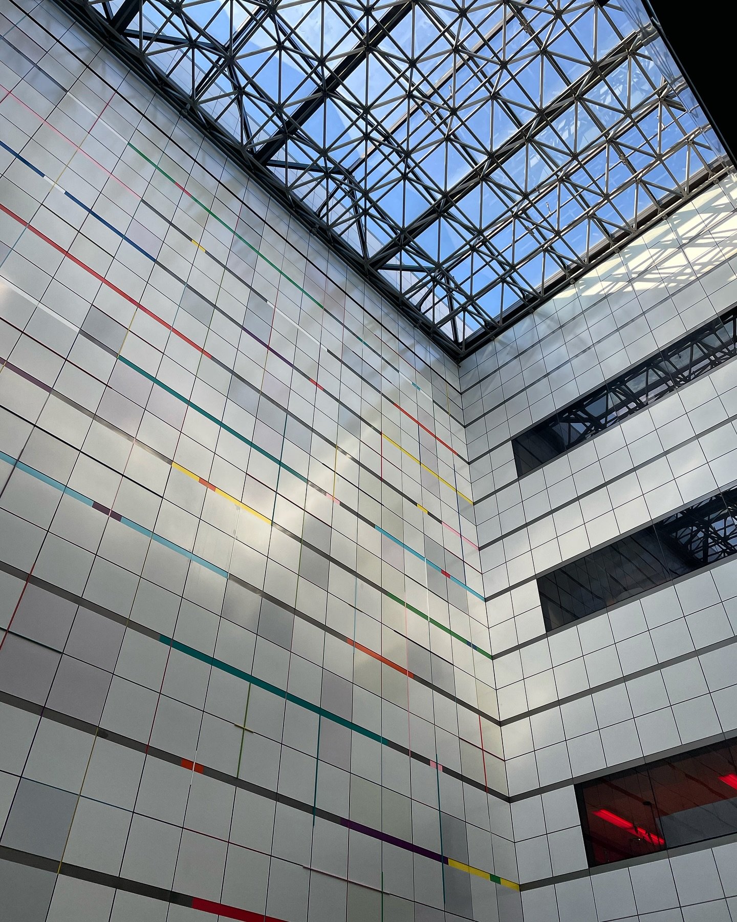 MIT MEDIA LAB - THE CENTER FOR BITS AND ATOMS