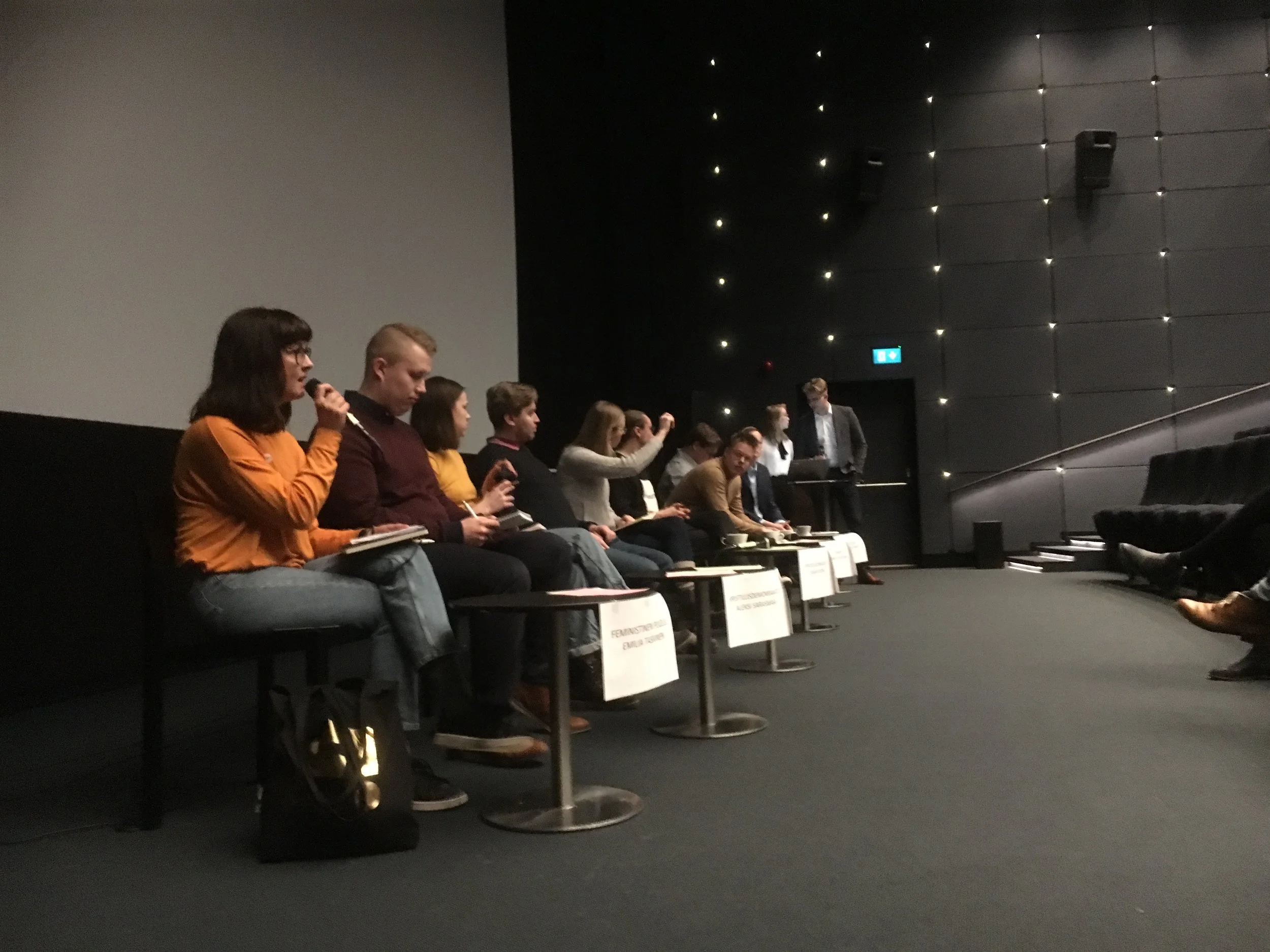 Uudenmaan maakunnallisen nuorisovaltuuston täysin itse organisoima vaalipaneeli keräsi 31.3. komean rivin poliittisia mielipiteitä kahdessa kattauksessa: ensin esiintyivät Helsingin vaalipiirin nuoret ehdokkaat (kuvassa), sitten oli Uudenmaan vaalip…