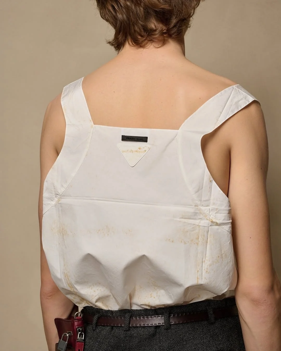 Men&rsquo;s Fall/Winter 2026 unfolded between restraint and rupture, revealing a menswear landscape in transition.

While many runways leaned back into conservative dress codes and established masculine codes, designers such as @prada , @driesvannote