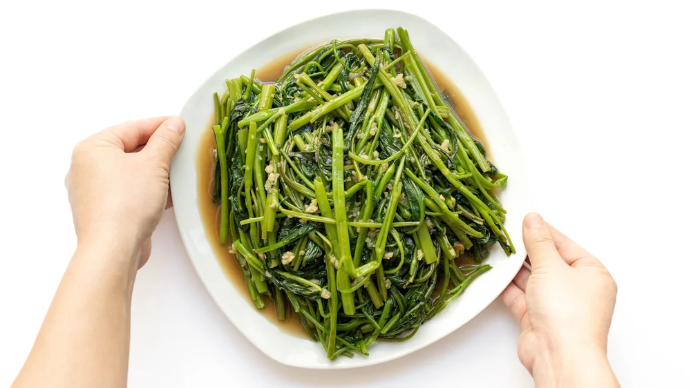 Simple Water Spinach and Garlic Stir Fry (Rau Muong Xao Toi) — Vicky Pham