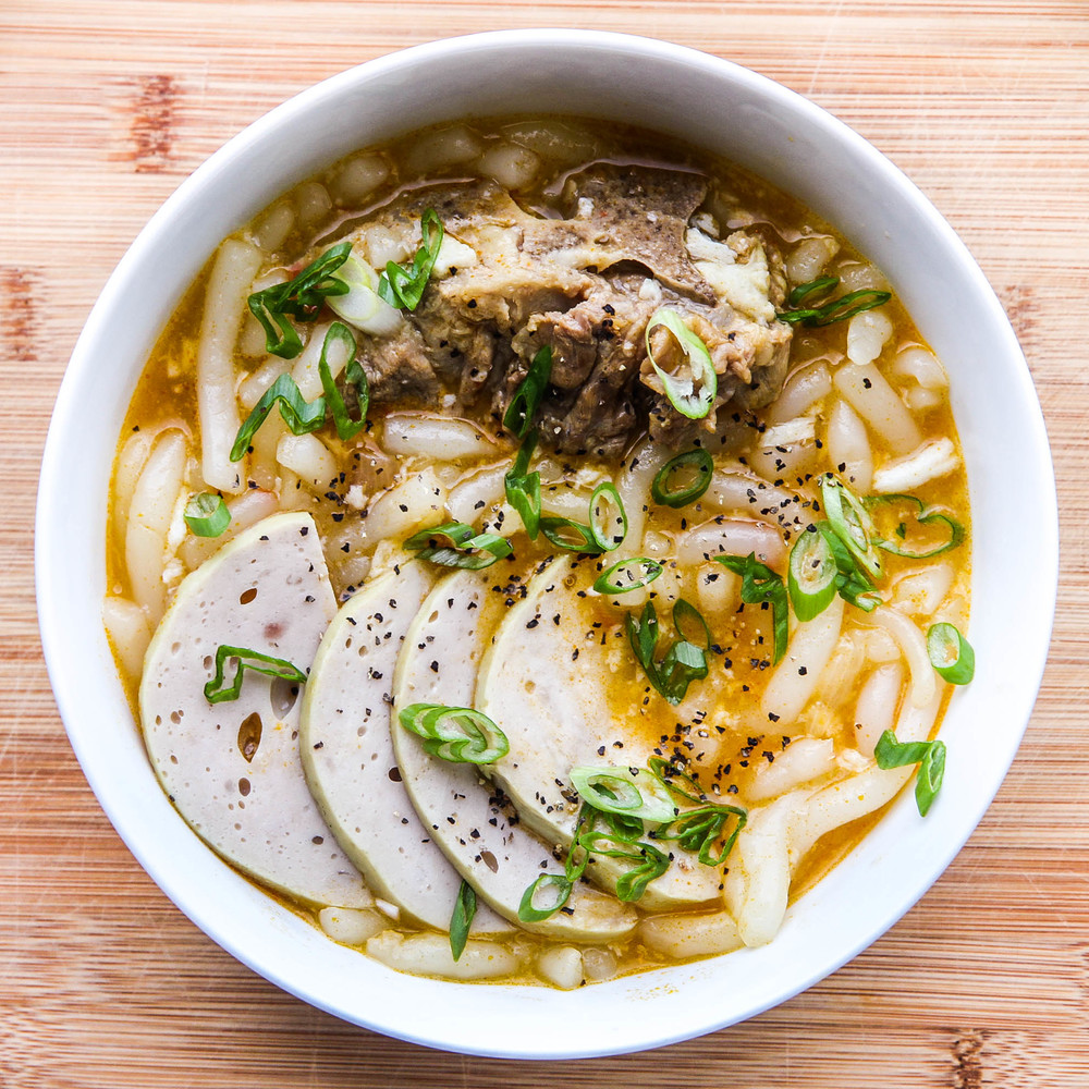 Vietnamese Thick Noodle Soup (Banh Canh)
