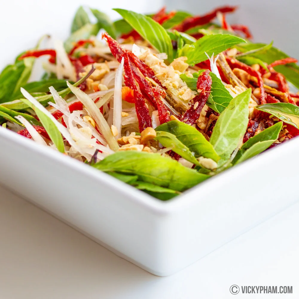 Vietnamese Green Papaya & Beef Jerky Salad (Gỏi Đu Đủ Khô Bò
