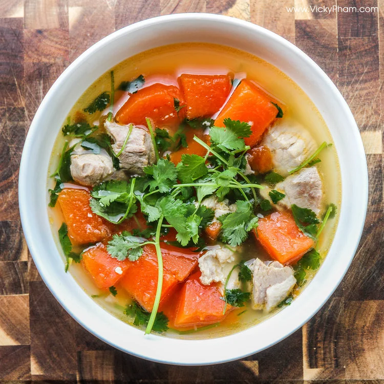 Vietnamese Papaya Soup with Pork (Canh Du Du Nau Thit Nac)