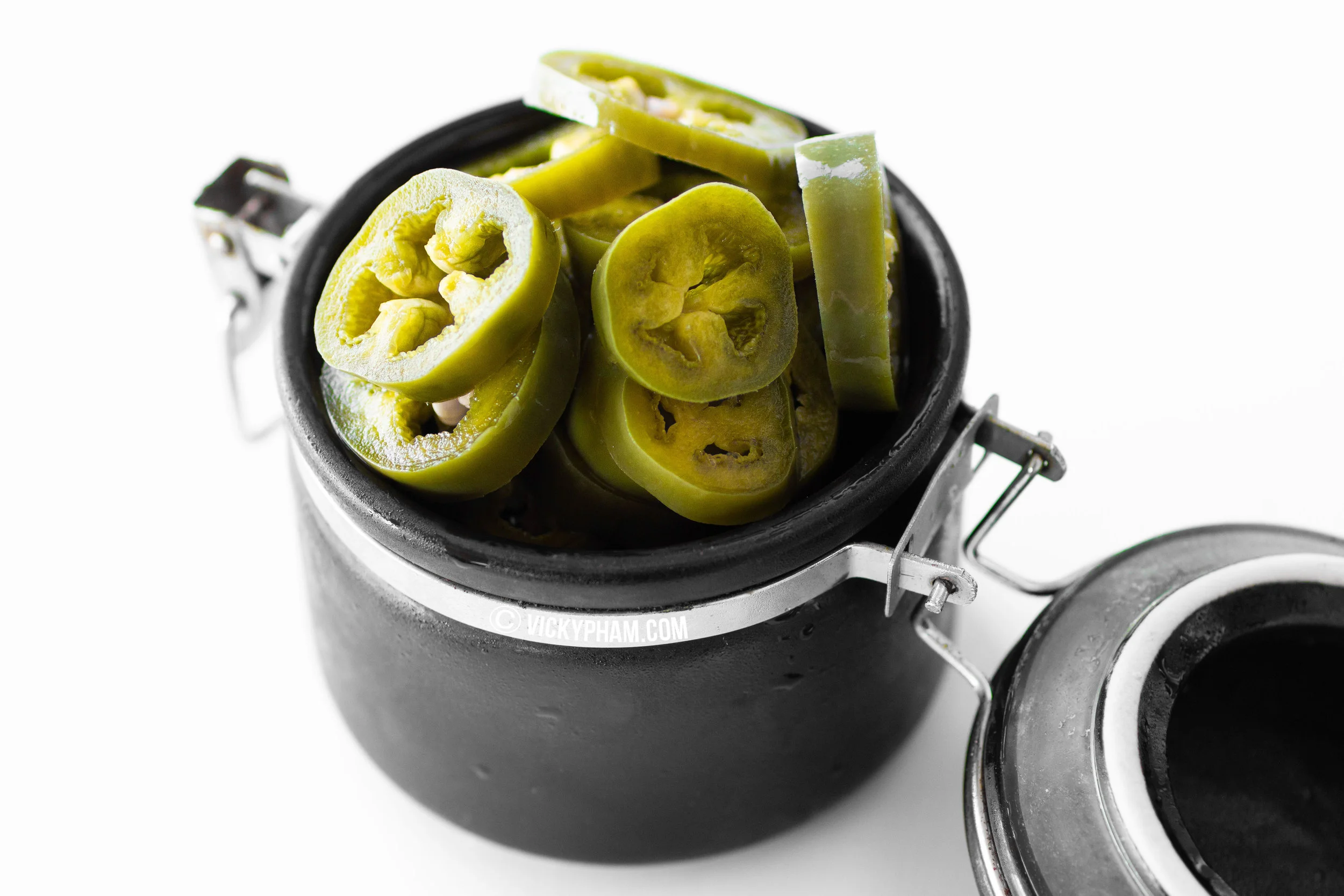 Vietnamese Crunchy Pickled Jalapenos (Ot Ngam Giam) — Vicky Pham