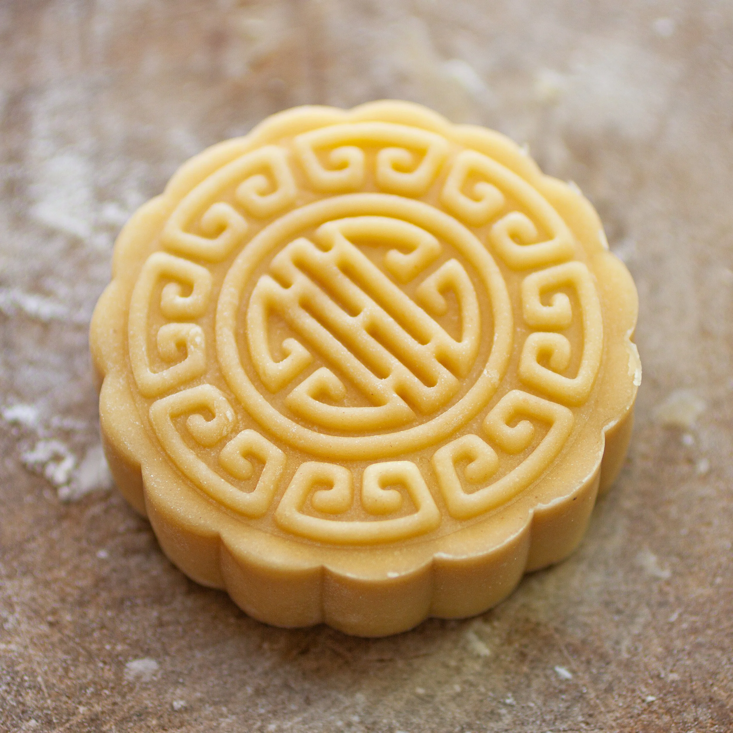 Mooncake with Sweet Lotus Paste (Banh Tet Trung Nhan Hat Sen)