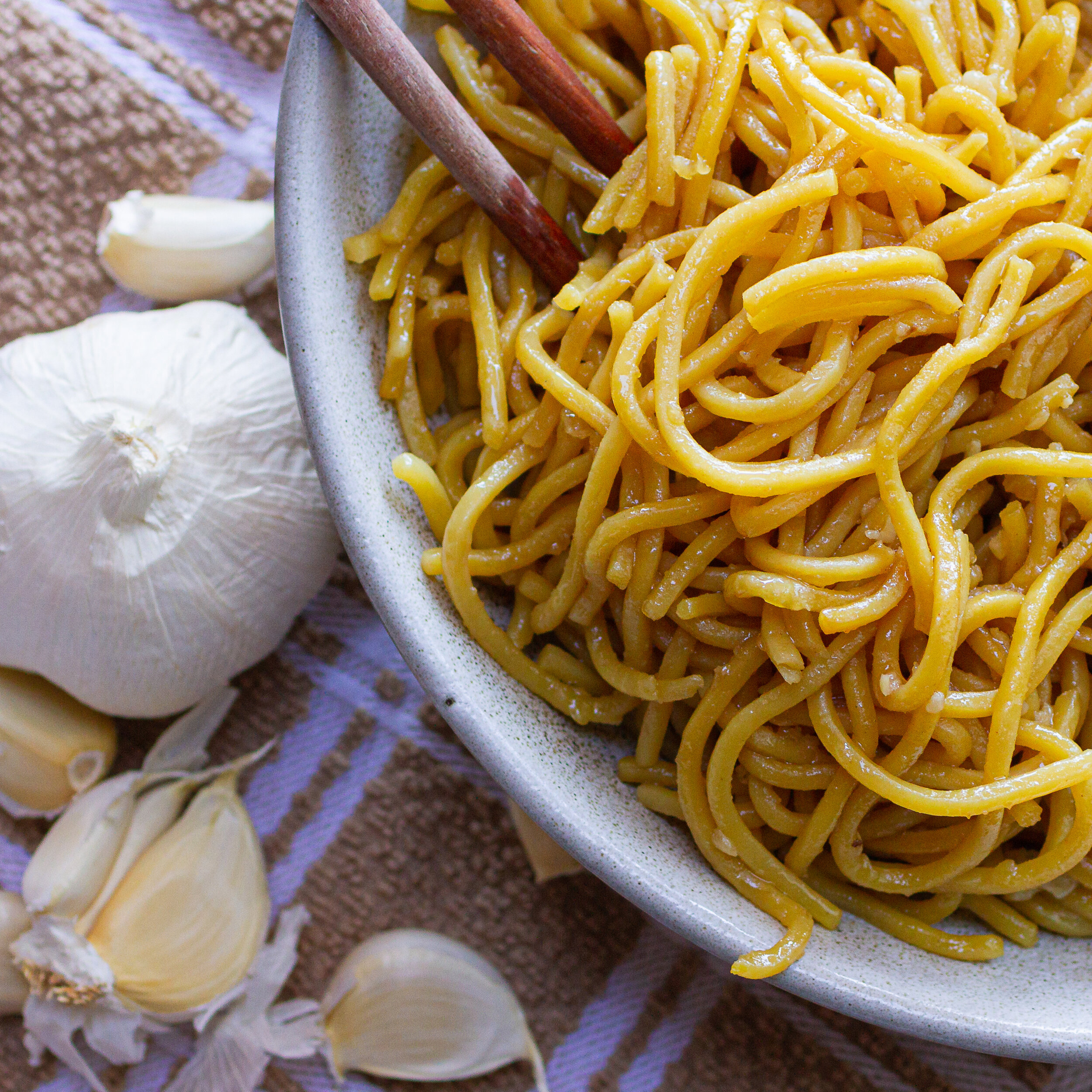 Garlic Egg Noodles (Mi Xao Bo Toi)