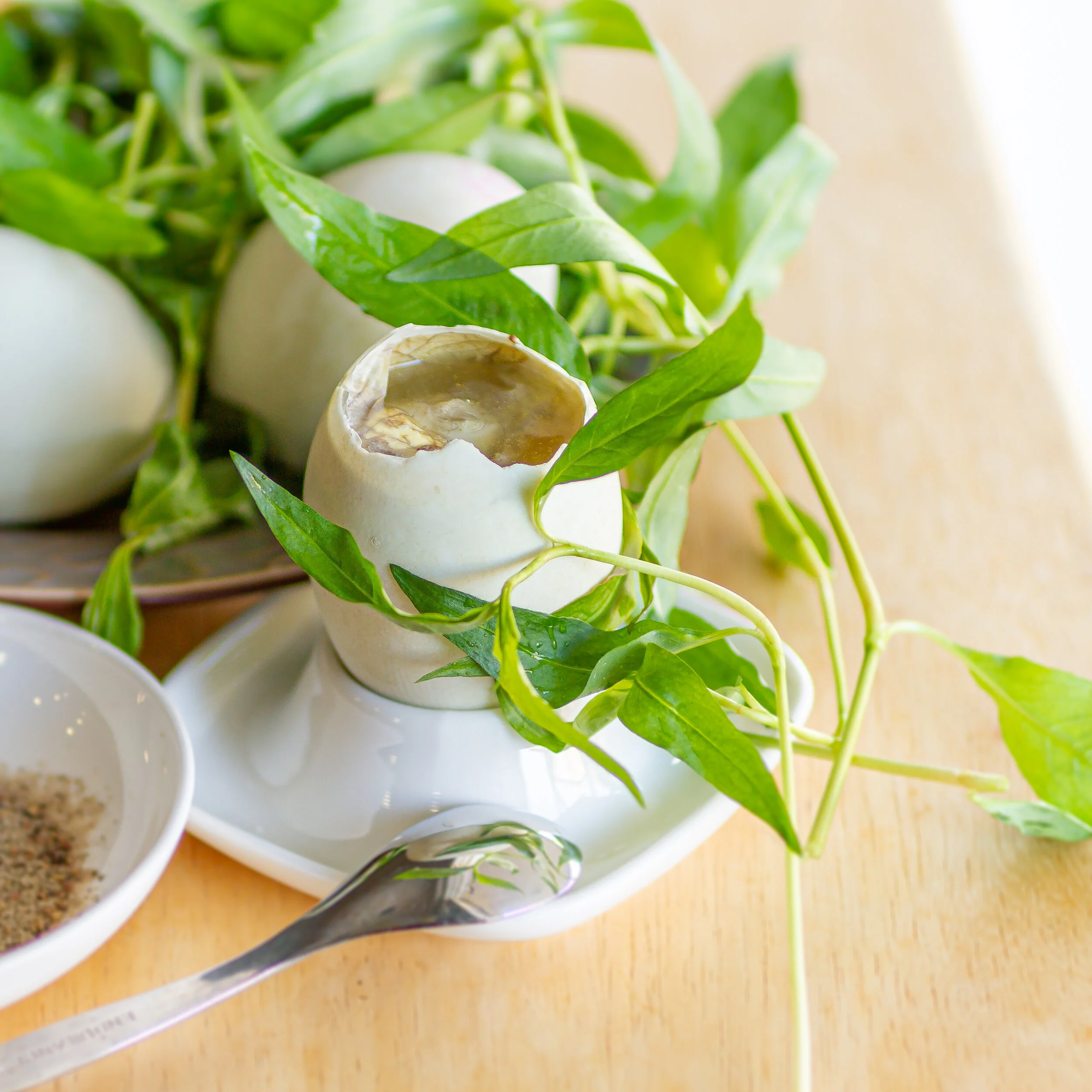 How to Eat Fertilized Duck Eggs (Hột Vịt Lộn / Balut) — Vietnamese Home