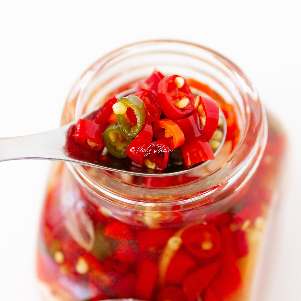 Vietnamese Pickled Red Chili Peppers With Garlic (Ớt Ngâm Giấm Tỏi)