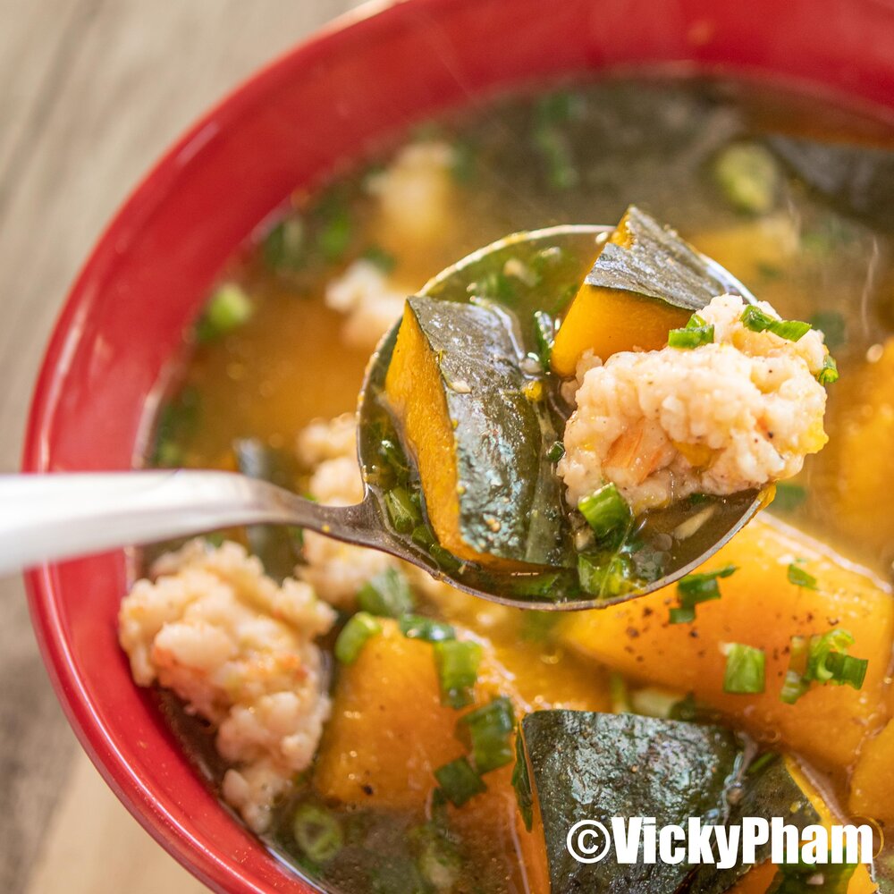 Vietnamese Kabocha Squash/Pumpkin Soup with Minced Shrimp (Canh Bí Đỏ Nấu Tôm Băm)