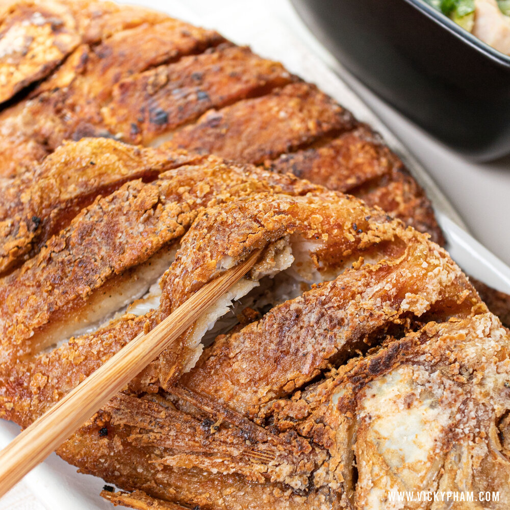 Crispy Pan-Fried Red Tilapia Fish Recipe (Cá Diêu Hồng Chiên Giòn)