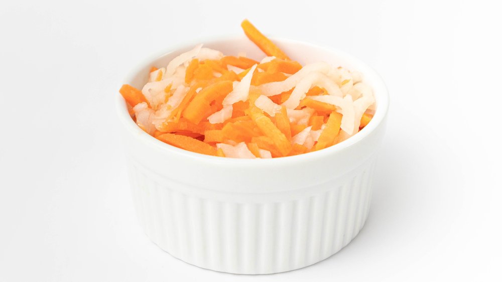 Vietnamese Pickled Carrot & Daikon (Đồ Chua)