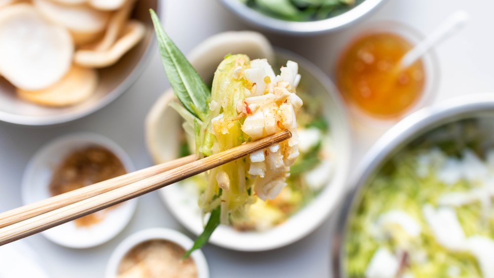 Vietnamese Green Mango Calamari Salad (Gỏi Xoài Xanh Mực)