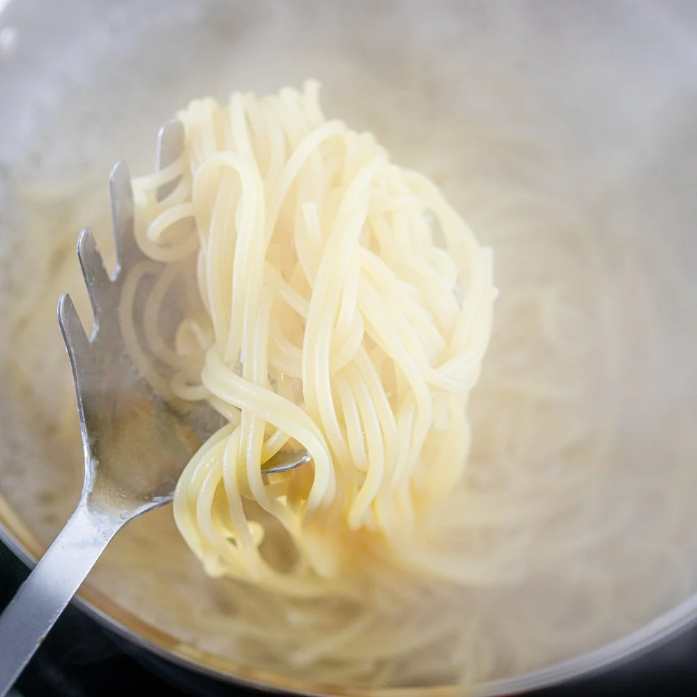 Asian Garlic Butter Noodles (Mi Xao Toi Bo) — Vicky Pham