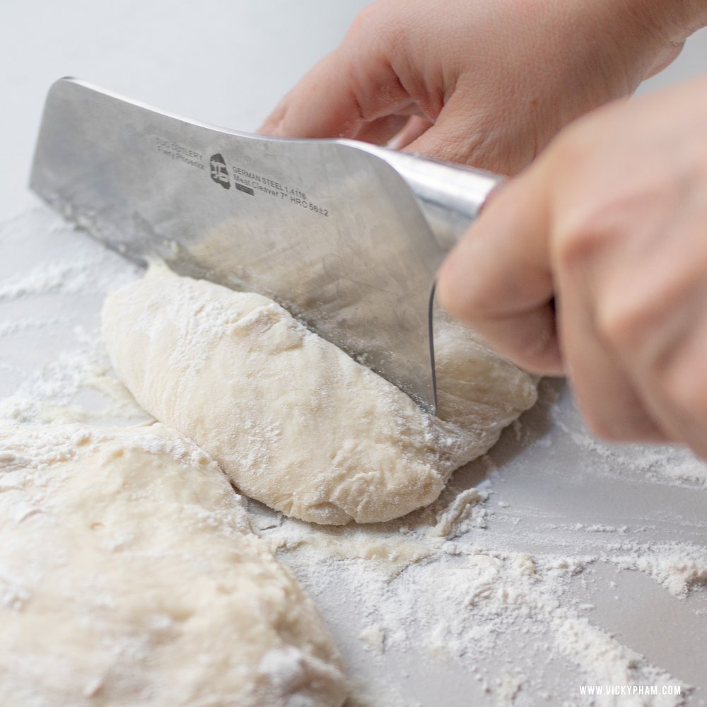 Dividing dough for Banh Tieu