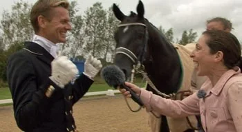 23048_57071_file_eng_The-moment-Edward-Gal-heard-his-world-beating-score-at-Hickstead-09-while-being-interviewed-by-Fiona-Price_350_192.jpg