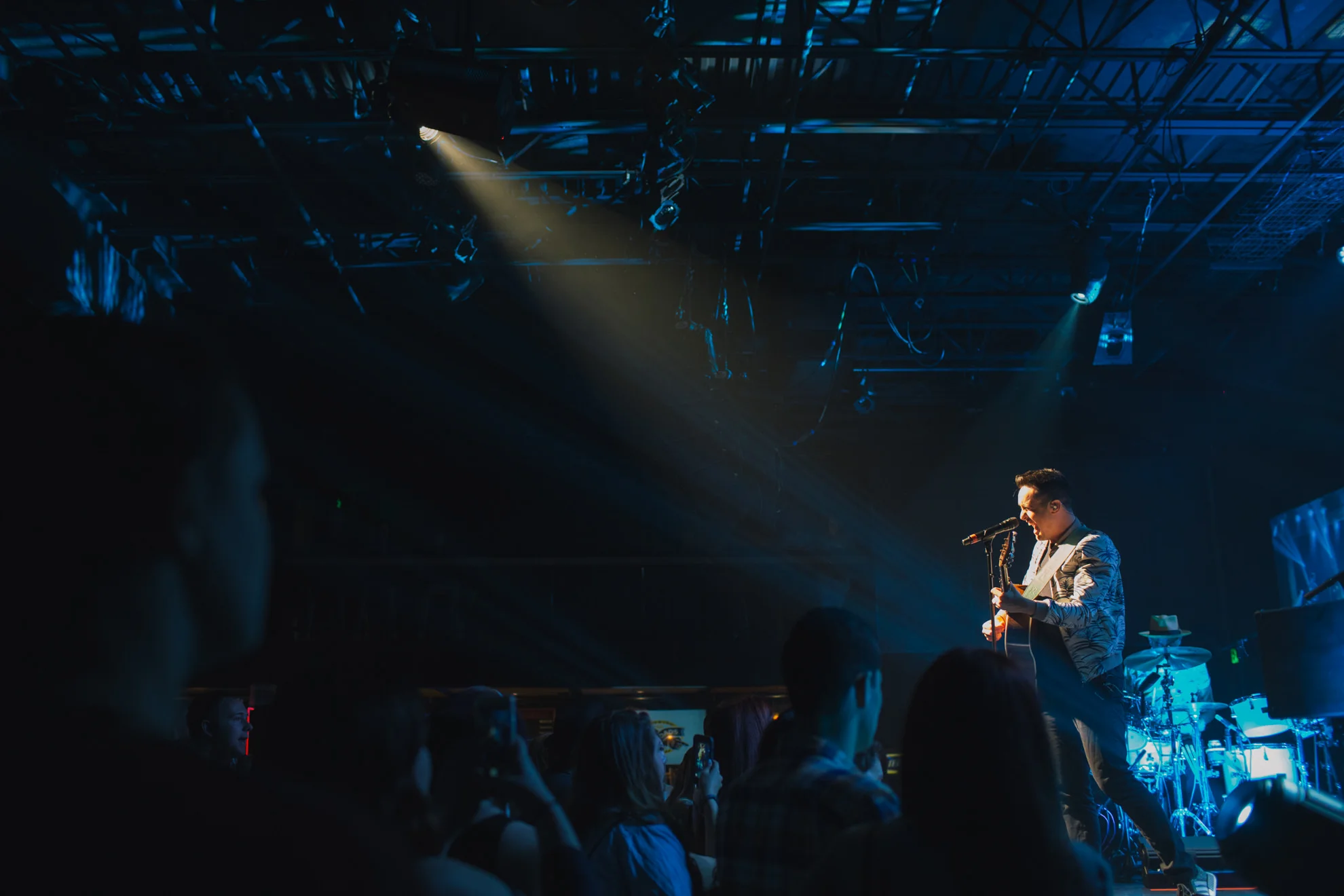 TaylorLaurenBarker-concert-photographer-Parachute-6.jpg