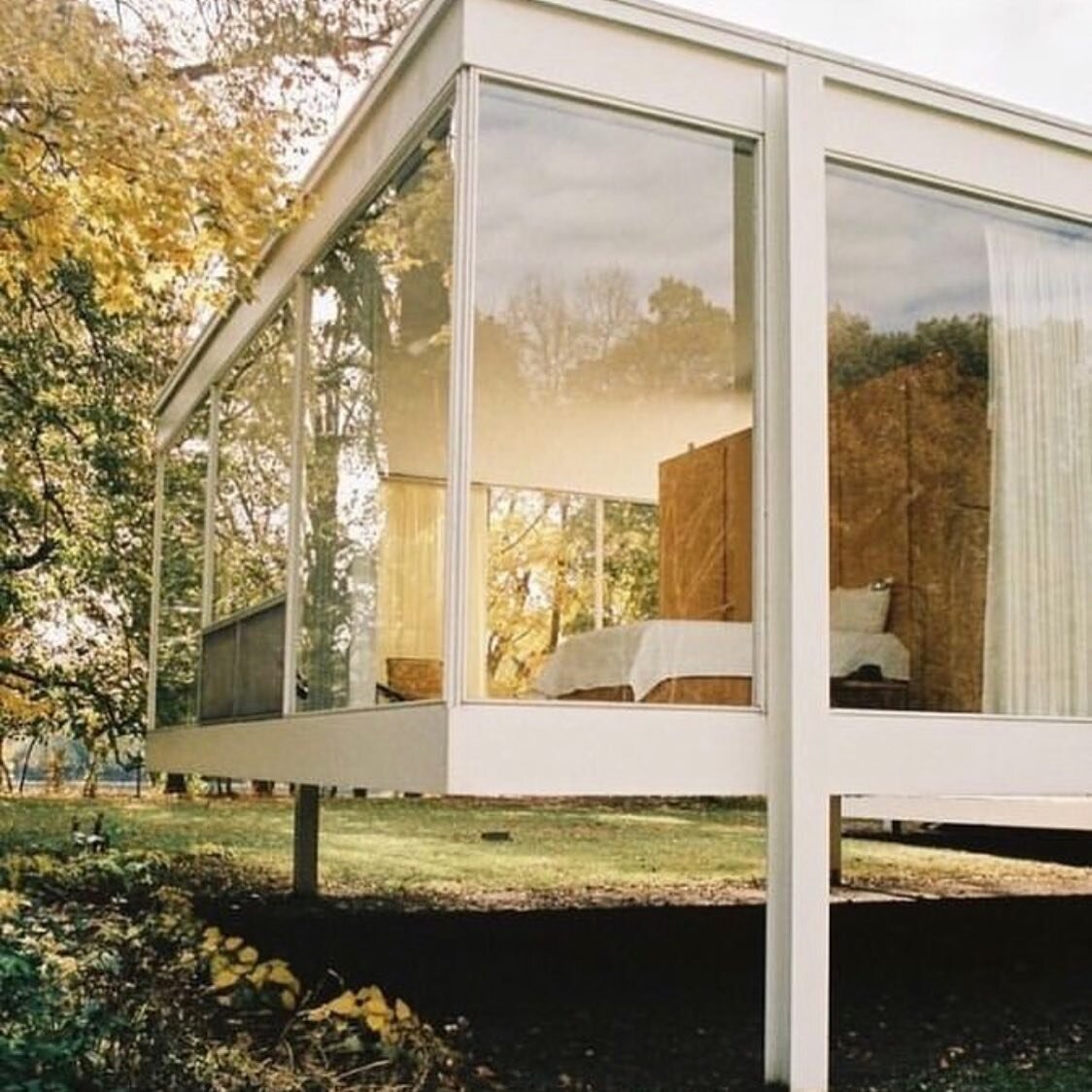 THIS. 
Via @_stillmade  #dreamcabin #modern #moderncabin #minimalism #takemetonature #nature #windows #architecture #architecturelovers #interiordesign