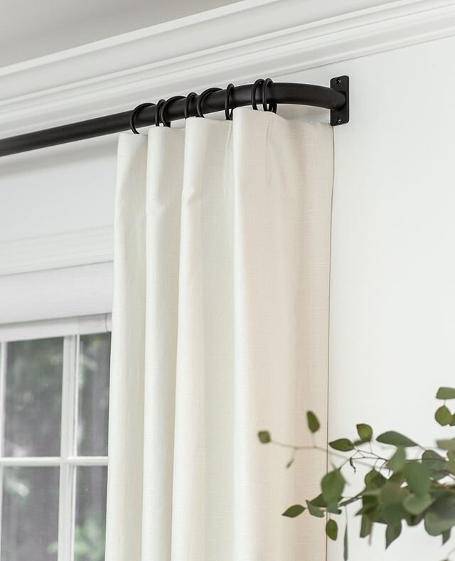 Enamored with these custom-made drapery rods 👌🏻⁠
Measured + made to fit your exact window width.⁠
⁠
Design by @laurasearsinteriors⁠
⁠
#blencoespaces #blencoeandcospaces #interiors #interiordesign #interiorsofinsta #atlantainteriors #realestate #rea