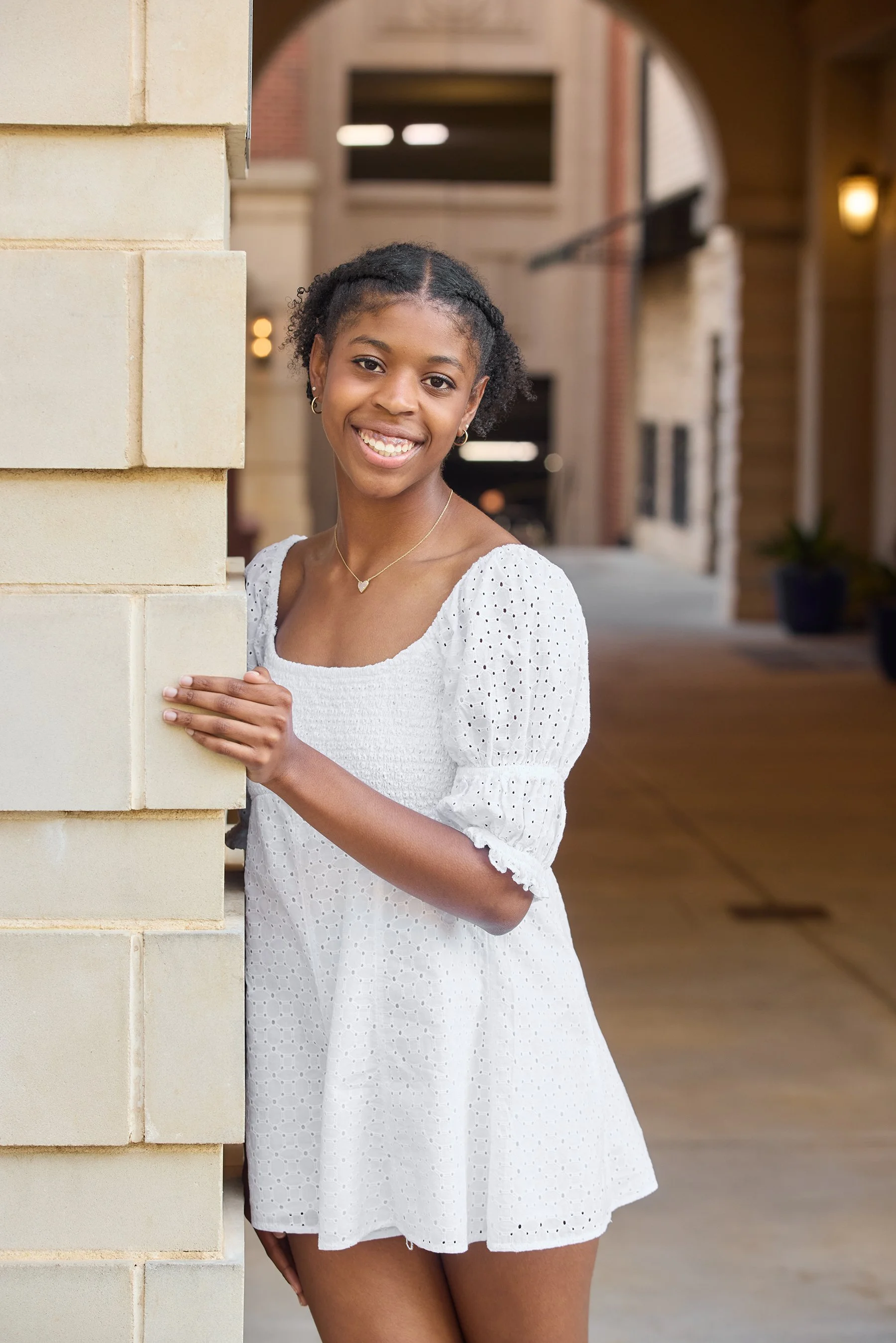 0022_AmayaThurman_Senior25_1F6A8808_4x6.jpg