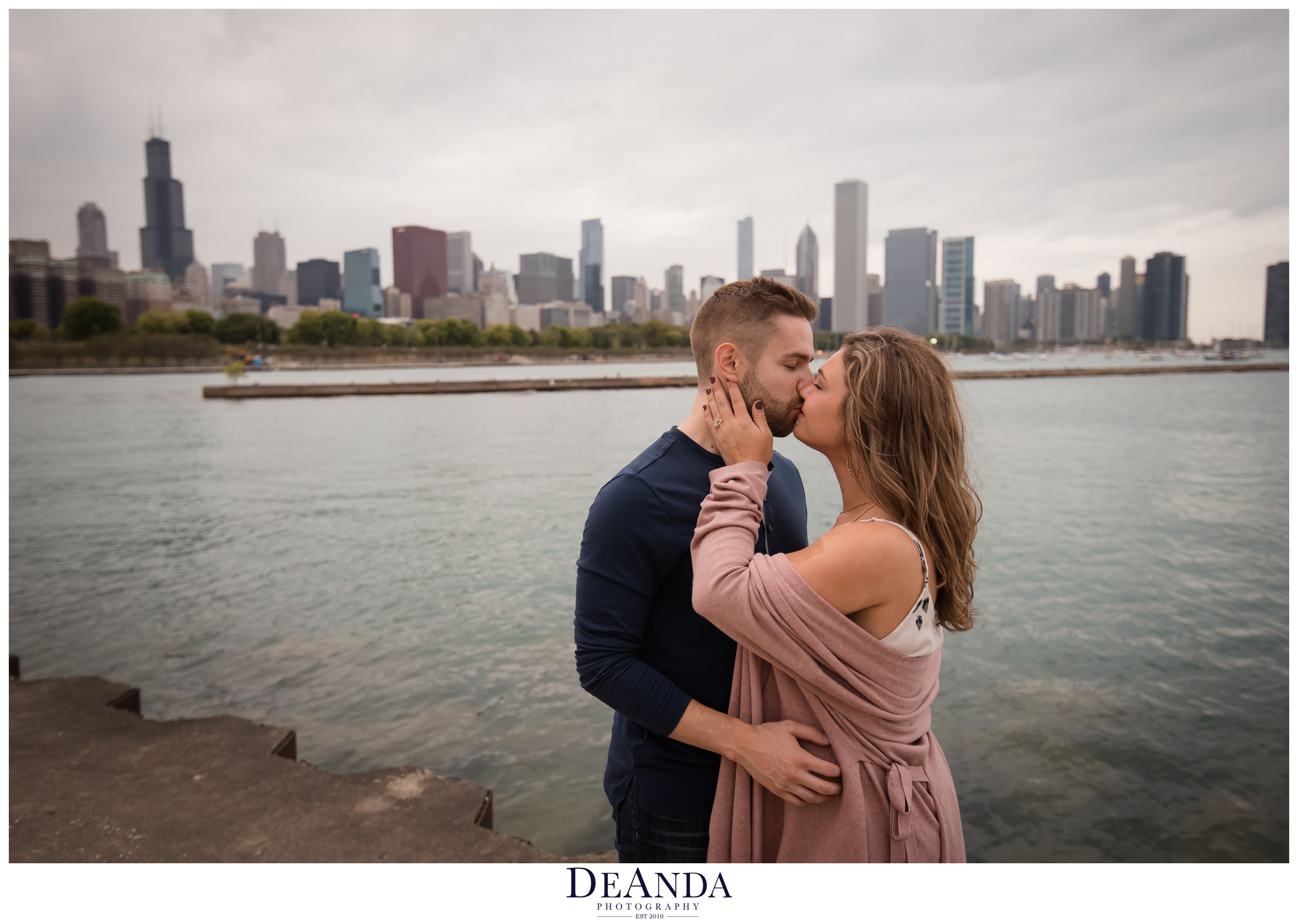 kissing couple in front of chicago skyline