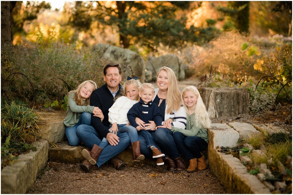 Family of 6 at Cantigny sitting