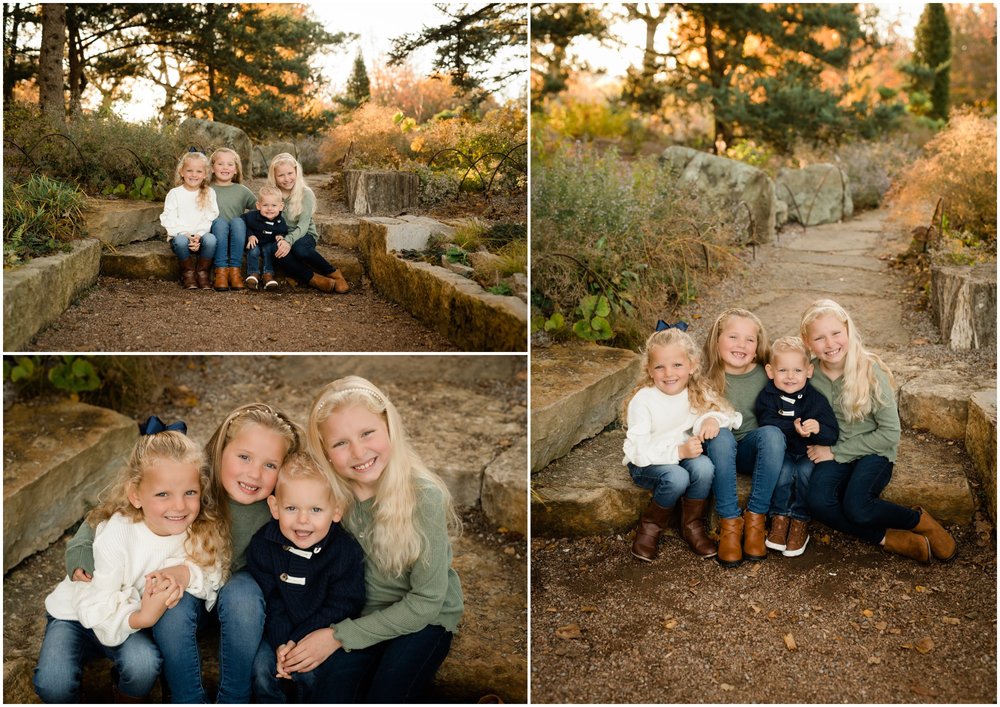 4 siblings posed together