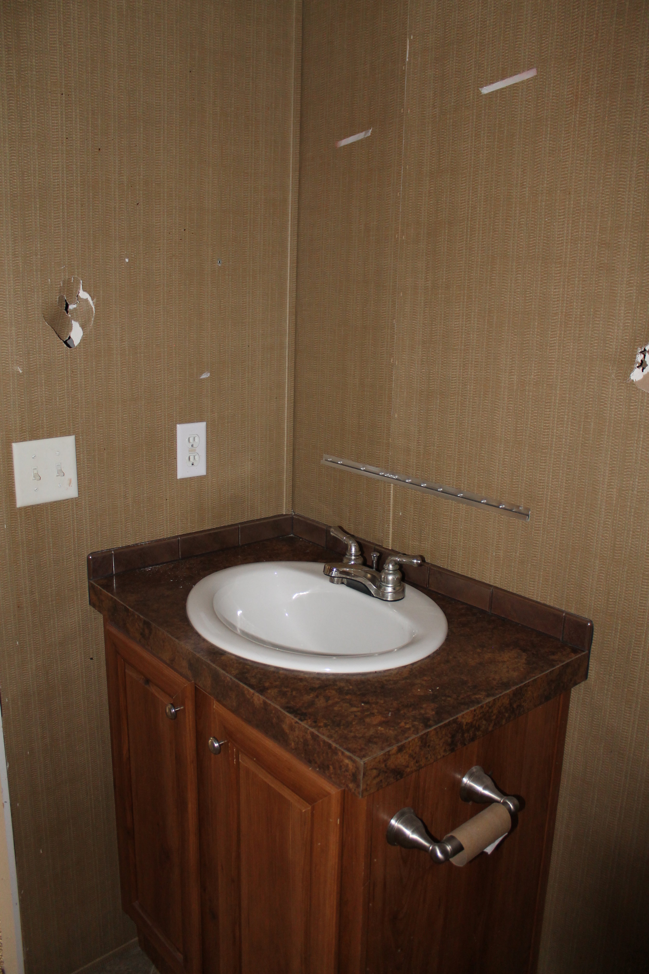 Second bath will get round mirror