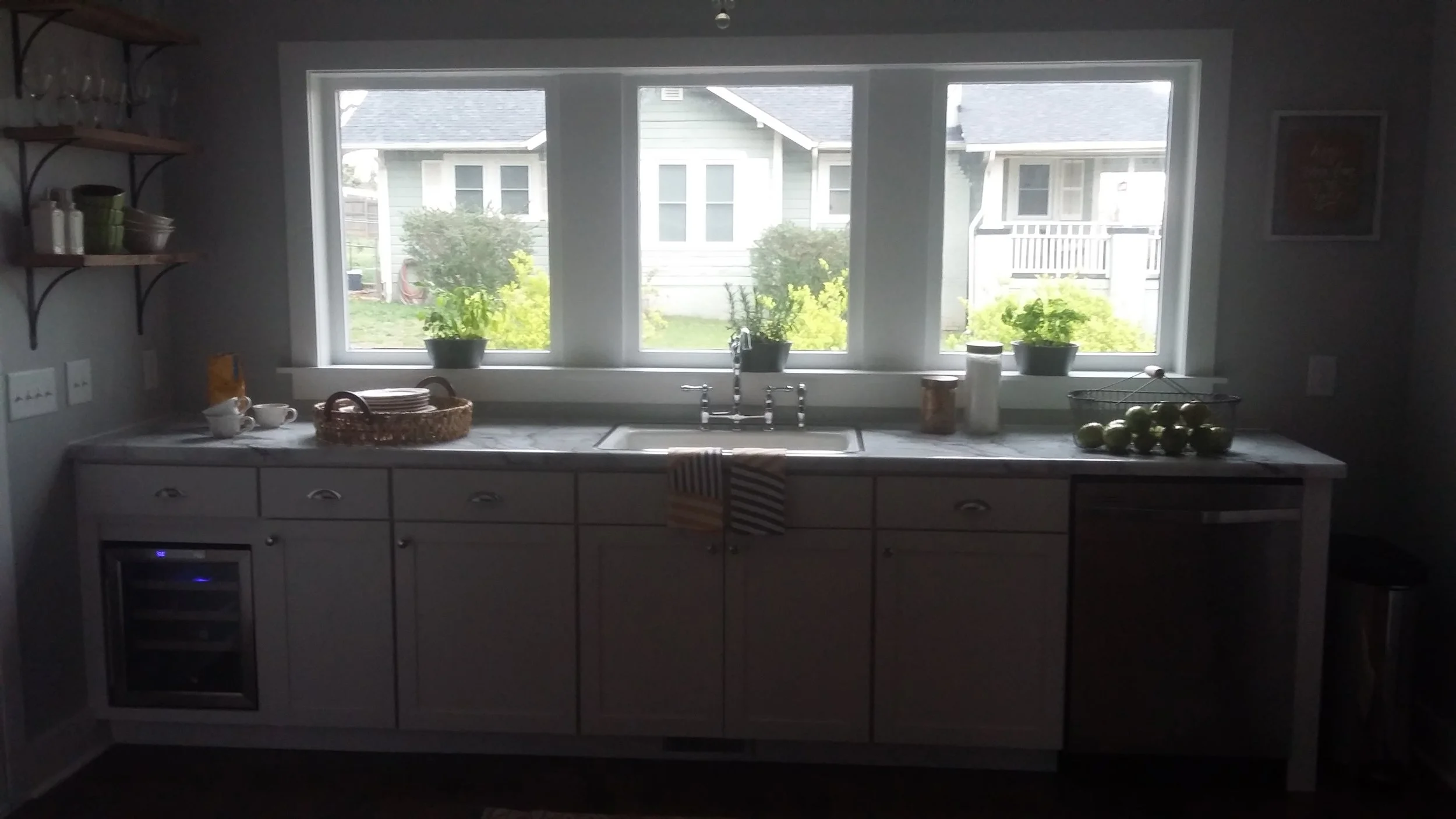 Behind the scenes of a home decor magazine photo shoot 10