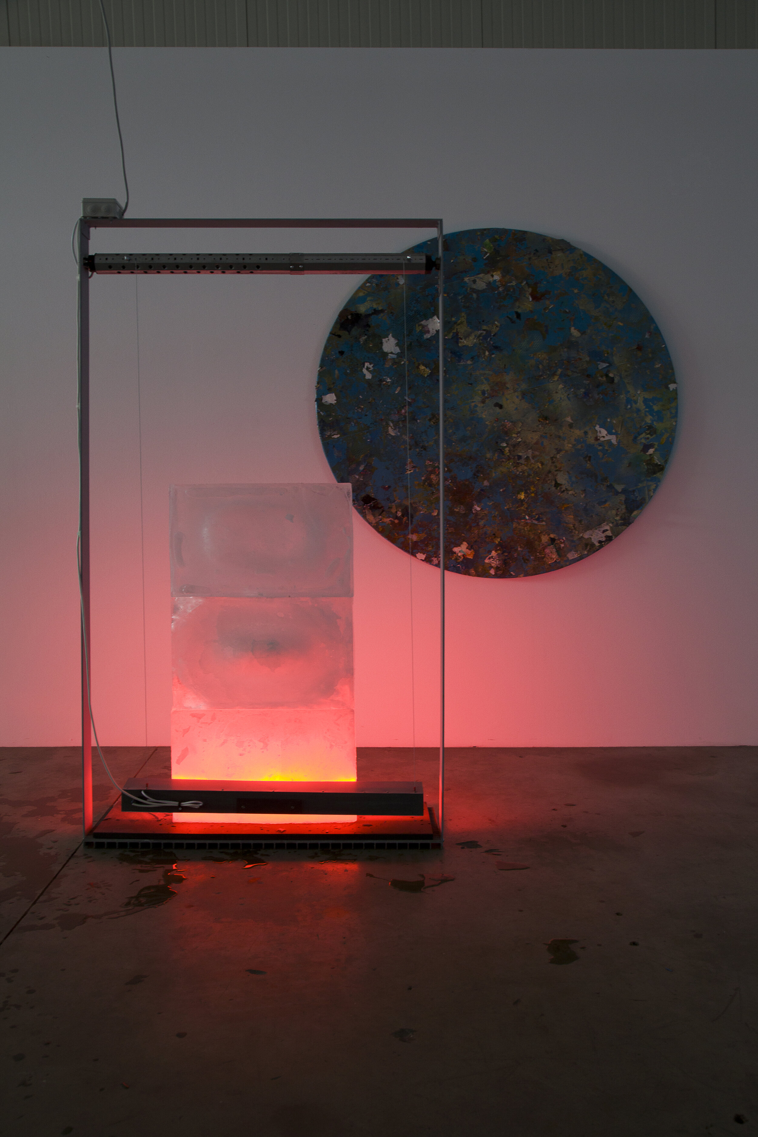  Julia Frank FC / Ice (rot), 2020 Ice, metal, rotation motor, electrical parts,  wetlamp, LED, translucent red film 190 x 115 x 30 cm 
