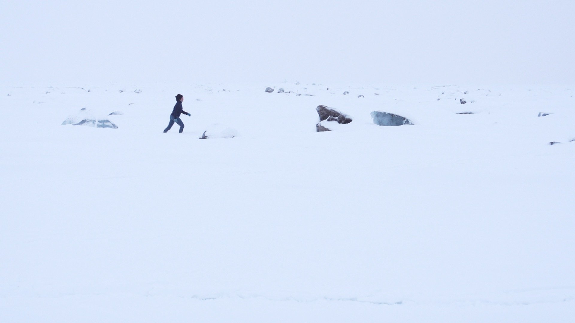  Sarah Gerats,  White walk,  2014, video (camera : Stein Henningsen) 