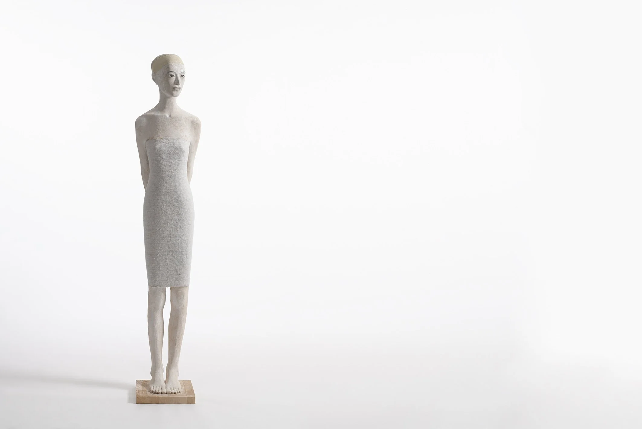 Oradò, 2025, oak wood, linen and acrylic paint, 181 x 40 x 27 cm