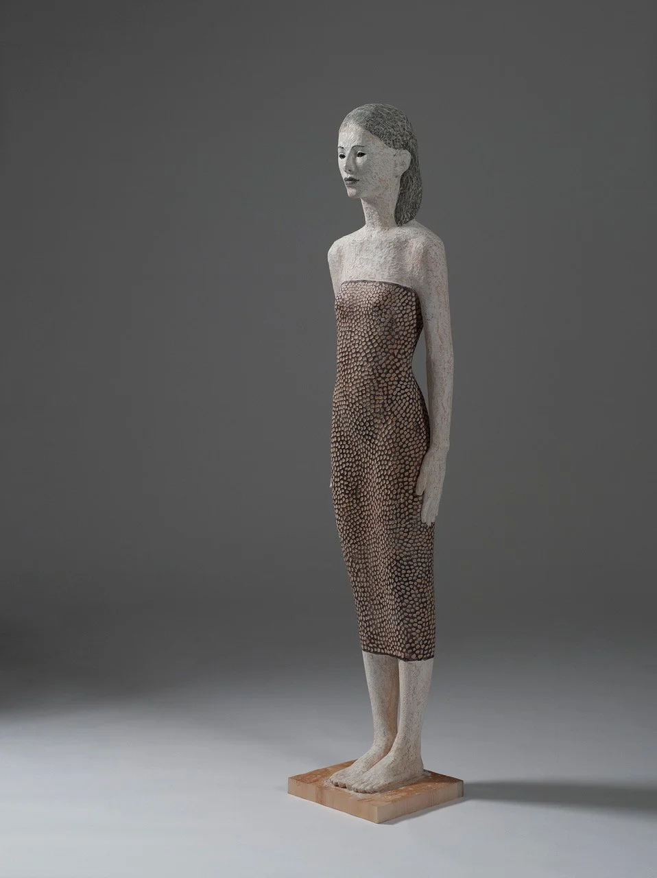  Walter Moroder, "Ondes", 2026, Swiss stone pine wood, acrylic, and glass, 178 × 35 × 24 cm, ph credits Augustin Ochsenreiter 