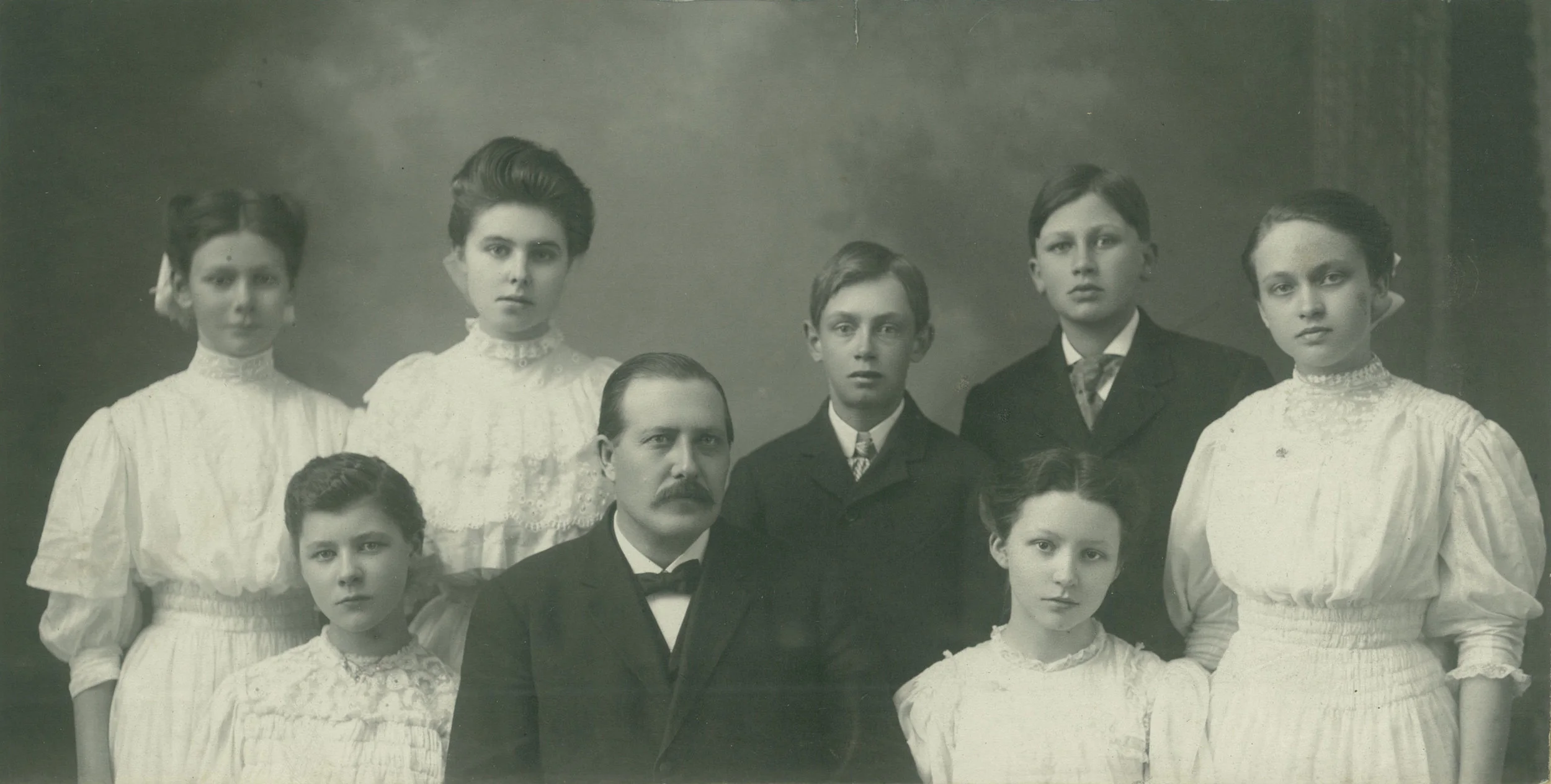 E.M. Broen is surrounded by his children in this 1911 picture. His love and care for his children spilled over into his care for the students at Hillcrest, recognized by Minnie and all who attended the Lutheran Brethren Bible School.