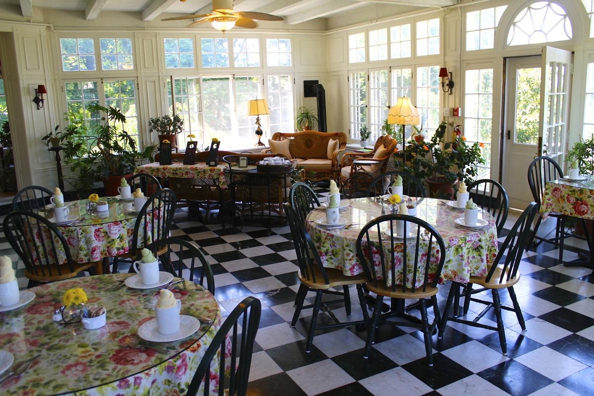 Solarium in springtime at the Willard Street Inn